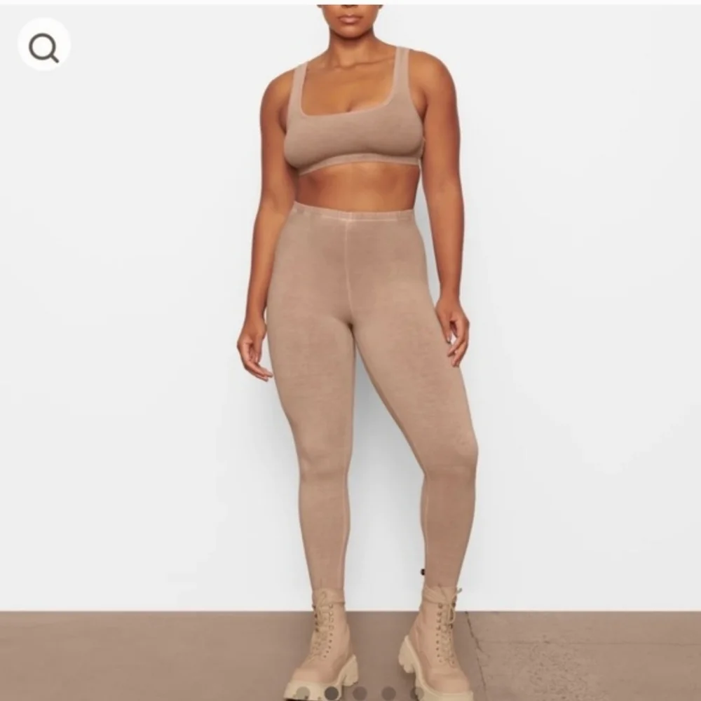 SKIMS Seamless Tan Outdoor Leggings - Picture 1 of 1